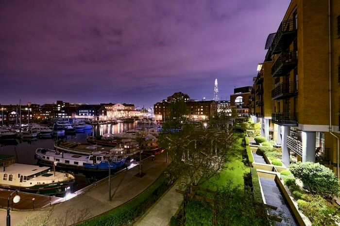 2 Bedroom Flat To Rent In Shearwater Court, Star Place, London, E1W