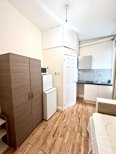 Studio To Rent In Green Lanes, N13