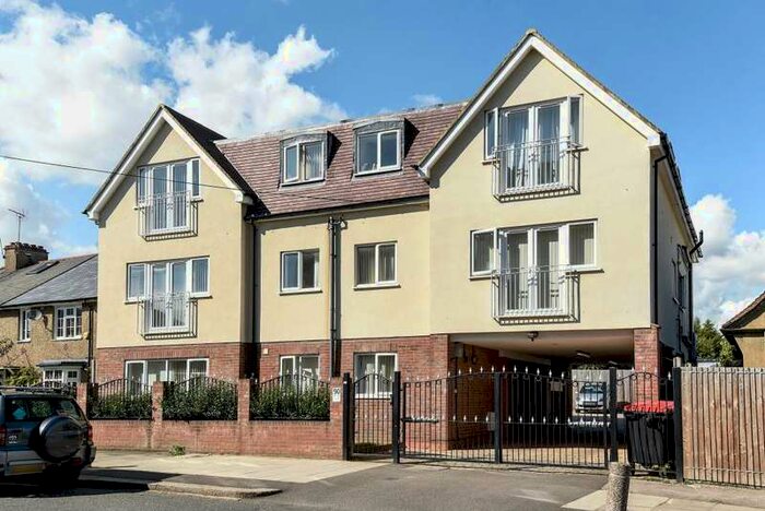 2 Bedroom Apartment To Rent In Mays Lane, Barnet, EN5