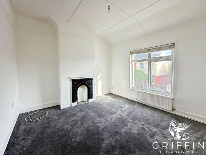 2 Bedroom Flat To Rent In College Road, Grays, RM17
