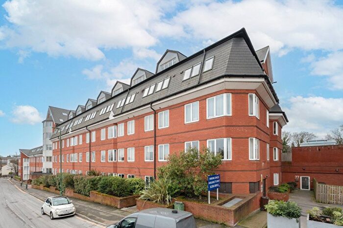 2 Bedroom Flat For Sale In Sutton Court Road, Sutton, SM1