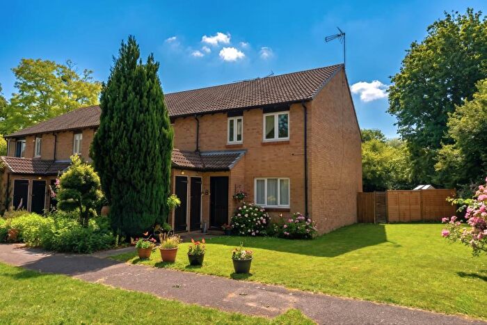 1 Bedroom Maisonette To Rent In Goldsworth Park, Woking, Surrey, GU21