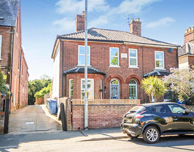 3 Bedroom Terraced House For Sale In Aylsham Road, Norwich, NR3