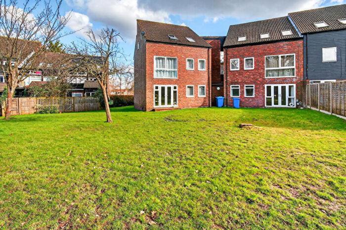 2 Bedroom Apartment For Sale In Northcott, Bracknell, RG12