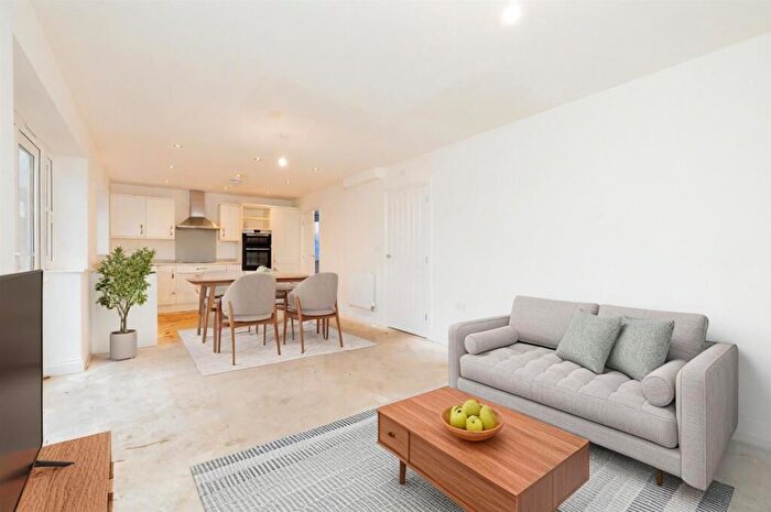 4 Bedroom Detached House For Sale In Meadow View Close, Worsthorne, Burnley, BB10