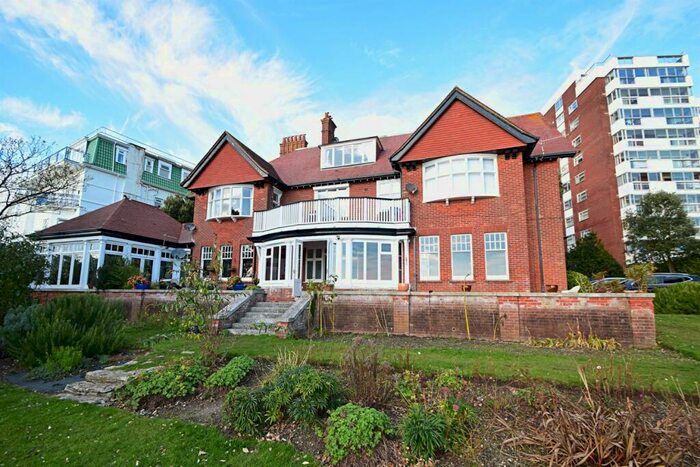 3 Bedroom Flat To Rent In East Cliff, BH1
