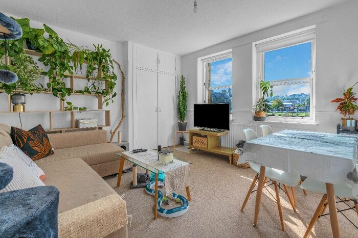 2 Bedroom Flat To Rent In Piershill Square East, Meadowbank, Edinburgh, EH8