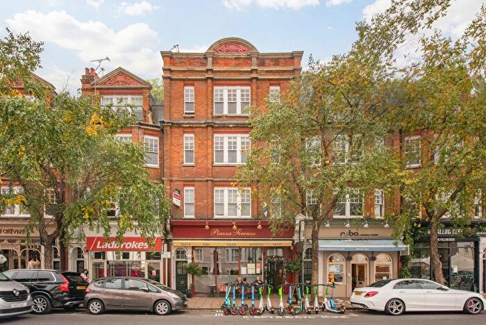 3 Bedroom Flat To Rent In High Street, Teddington, TW11