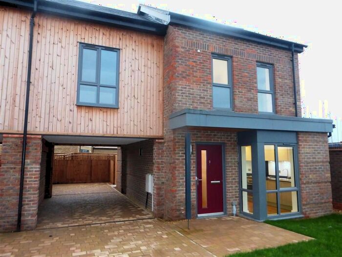 2 Bedroom Property To Rent In Harvard Way, Oakgrove, Milton Keynes, MK10