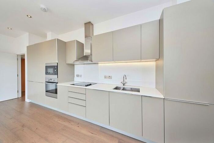 2 Bedroom Flat To Rent In Blairderry Road, London, SW2