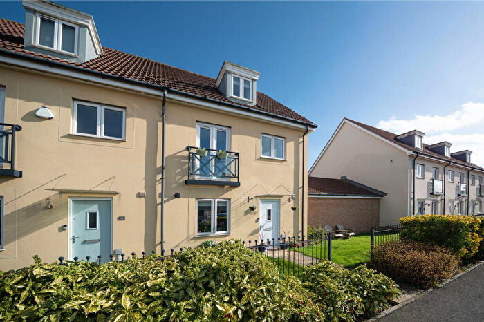 4 Bedroom Semi Detached House For Sale In Fieldfare Avenue, Portishead, Bristol, BS20