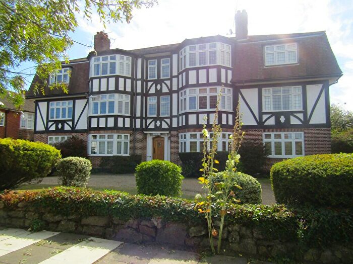 3 Bedroom Flat To Rent In Eton Road, Frinton-On-Sea, CO13