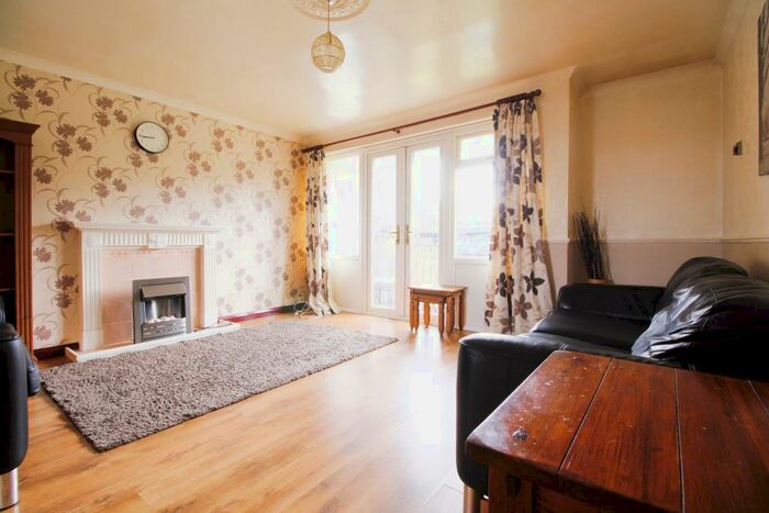 2 Bedroom Apartment To Rent In Town Lane, Rotherham, South Yorkshire, S61