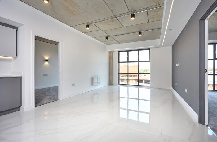 2 Bedroom Apartment To Rent In Apt . :: One Silk Street, M4