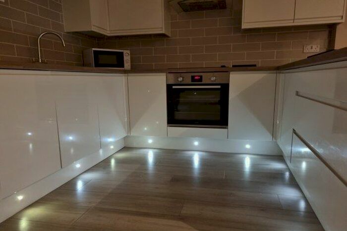 2 Bedroom Property To Rent In Cleves Way, Ashford TN23