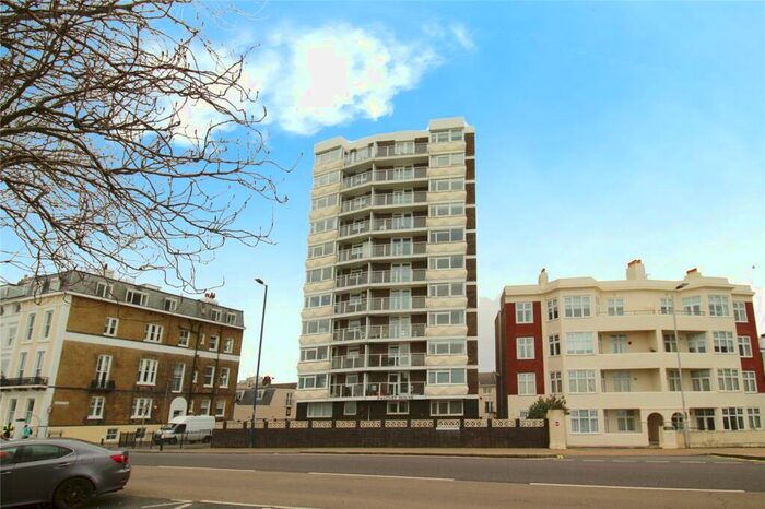 2 Bedroom Flat To Rent In South Parade, Southsea, Hampshire, PO5