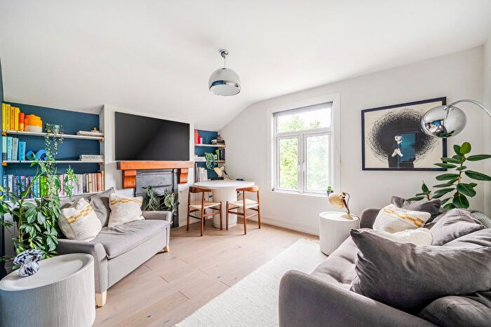 2 Bedroom Flat For Sale In Fernwood Avenue, Streatham, London, SW16