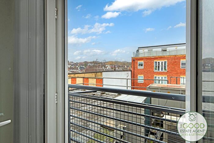 1 Bedroom Flat For Sale In - High Road, Loughton, IG10