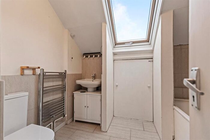 3 Bedroom Flat To Rent In Rockhall Road, London, NW2