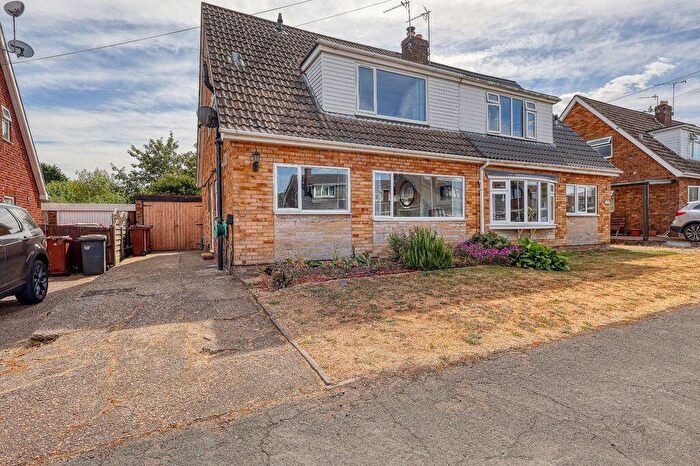 3 Bedroom Semi-Detached House For Sale In Northlands Avenue, Winterton, DN15