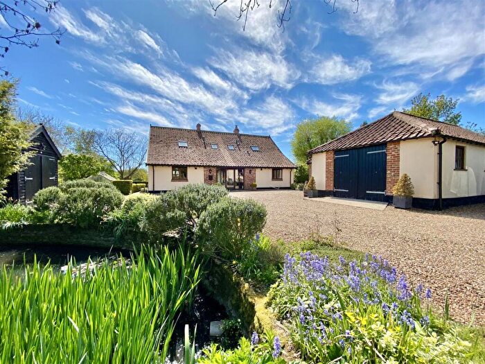 4 Bedroom Barn Conversion For Sale In Hardwick Road, Starston, IP20