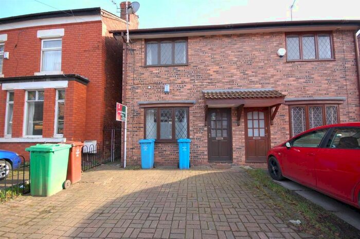 2 Bedroom Semi-Detached House To Rent In Cresswell Grove, West Didsbury, M20