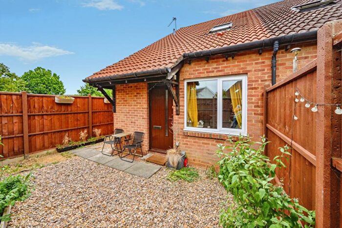 1 Bedroom Cluster House For Sale In Milford Close, Marshalswick, St. Albans, AL4