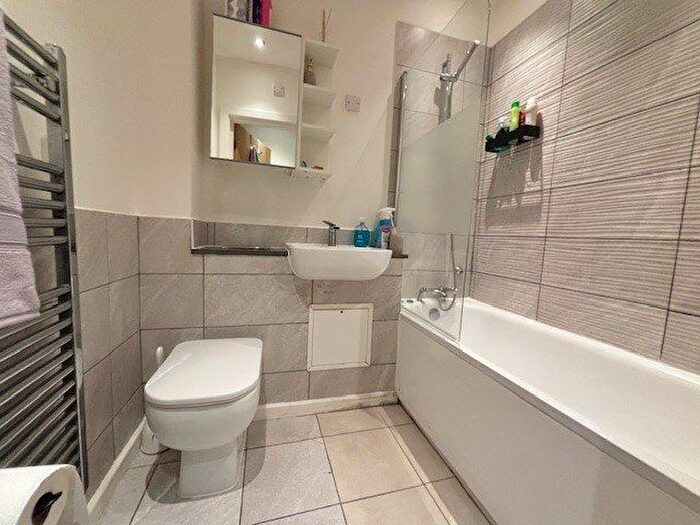 1 Bedroom Flat For Sale In Hanover House, Brentwood, CM14