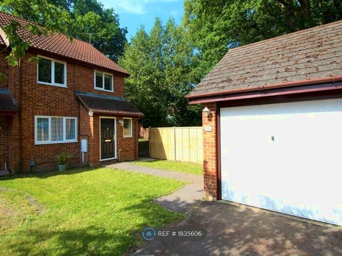 3 Bedroom Semi-Detached House To Rent In Nether Vell-Mead, Church Crookham, GU52