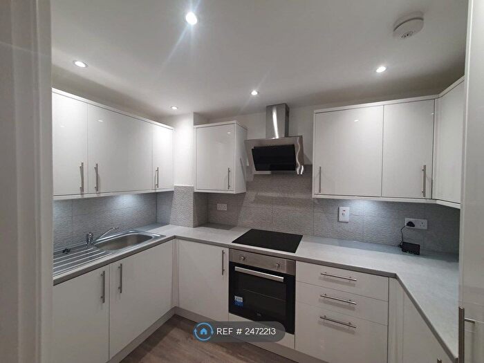 3 Bedroom Flat To Rent In Cumbernauld Road, Glasgow, G31