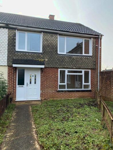 3 Bedroom Terraced House To Rent In Ruskin Walk, Bicester, OX26