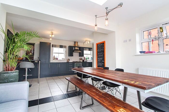 4 Bedroom Detached House For Sale In Langlands Road, Bedford, MK41