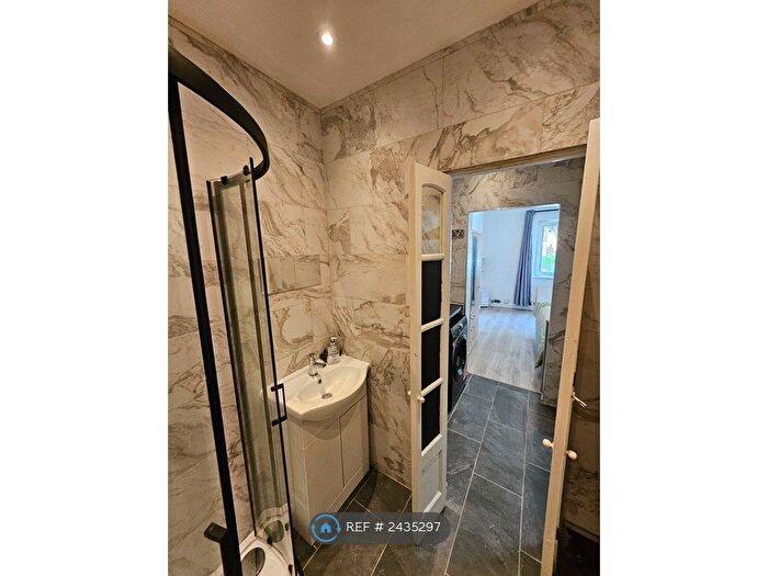 1 Bedroom Flat To Rent In Whitchurch Avenue, Edgware, HA8