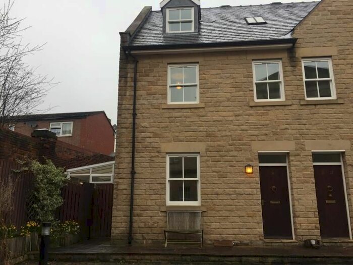 3 Bedroom Flat To Rent In Hanover Square, Leeds, LS3
