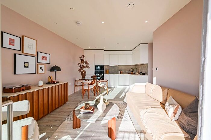2 Bedroom Flat To Rent In Cherry Park Lane, Stratford, London, E20
