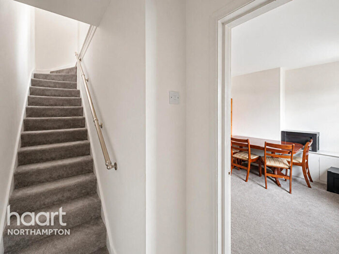 3 Bedroom Terraced House For Sale In Hastings Road, Northampton, NN2