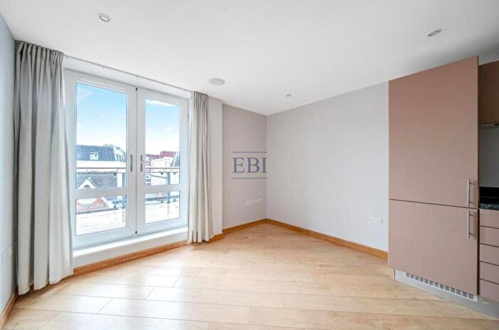 1 Bedroom Apartment For Sale In Printing House Square, Martyr Road, Guildford, GU1