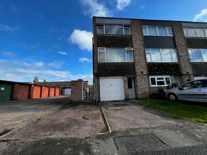 3 Bedroom House To Rent In Carron Close, Corby, NN17