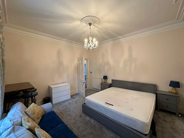 2 Bedroom Flat To Rent In Princes Street, Perth, PH2