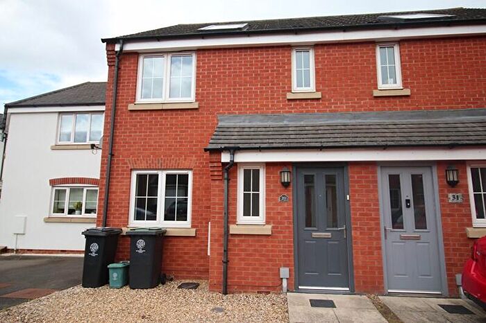 3 Bedroom Town House To Rent In Tweed Crescent, Rushden, NN10