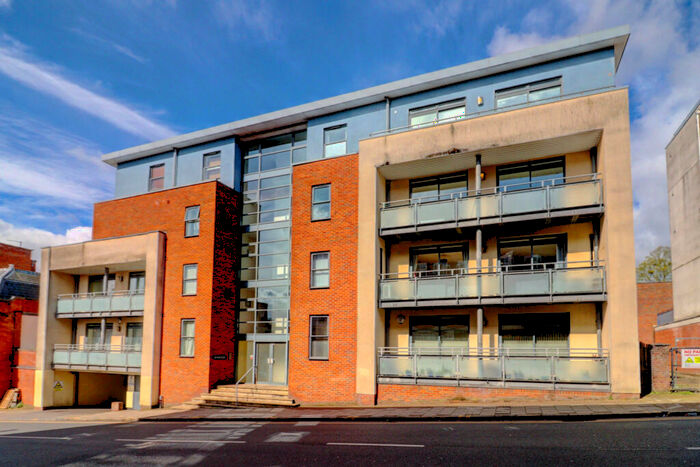 2 Bedroom Apartment For Sale In Corporation Street, High Wycombe, Buckinghamshire, HP13