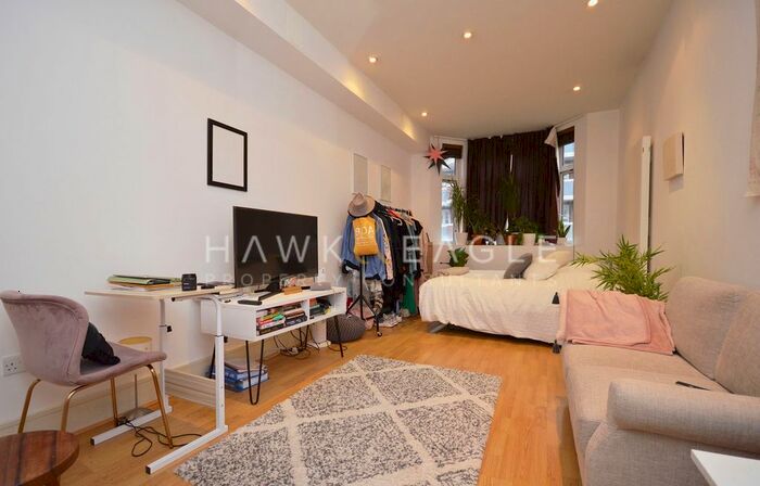 Studio To Rent In Bernhard Baron House, London E1