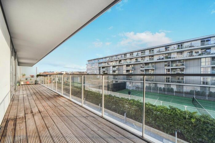 3 Bedroom Flat To Rent In River Gardens Walk, London, SE10