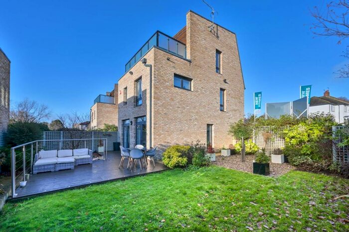 3 Bedroom Detached House To Rent In Hera Avenue, High Barnet, Barnet, EN5