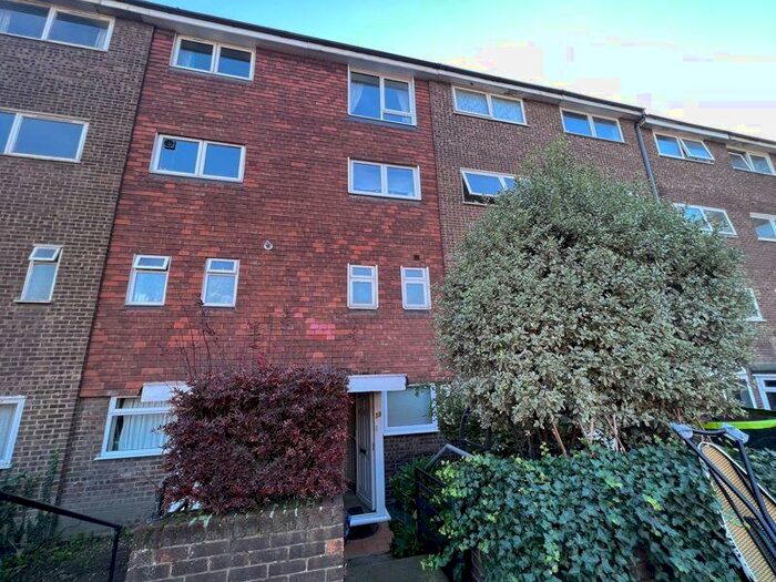 4 Bedroom Terraced House To Rent In Capstan Square, London, E14