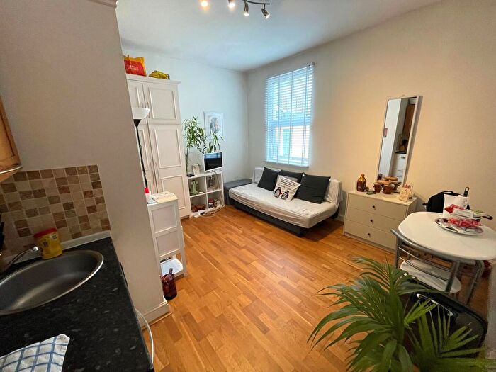 Studio To Rent In Hermitage Road, London, N4