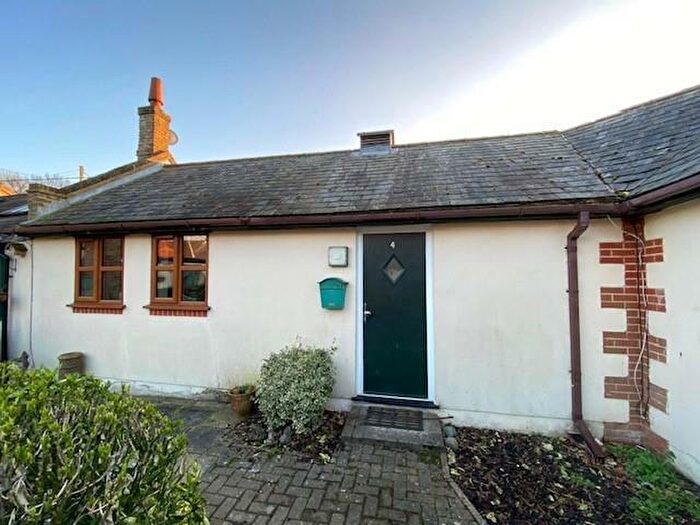 2 Bedroom Cottage To Rent In Fawkham, Longfield, Kent, DA3