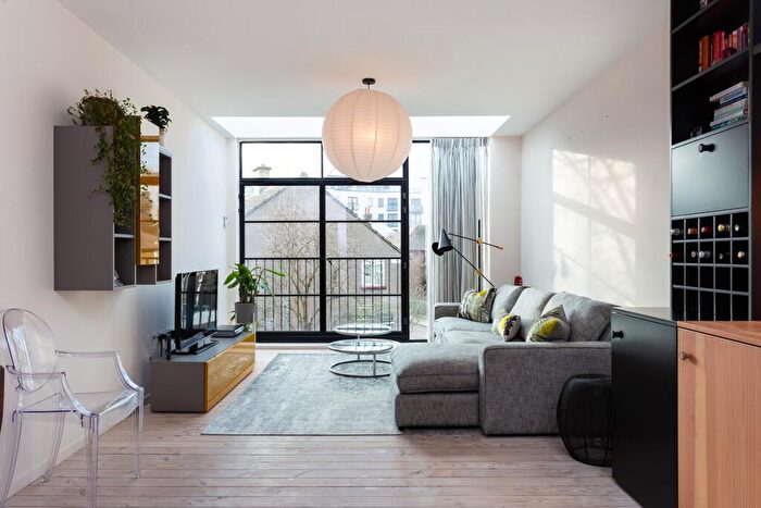 2 Bedroom Flat To Rent In Westbourne Drive, London, SE23