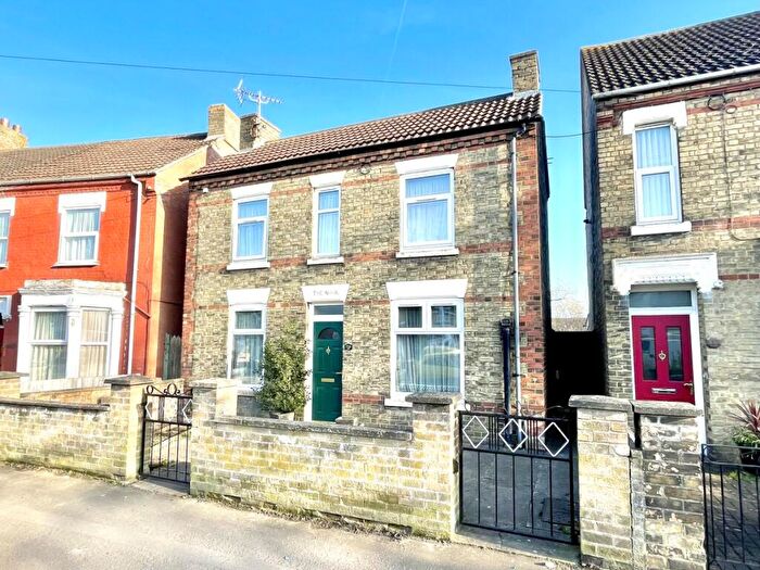 3 Bedroom Detached House For Sale In Oundle Road: Woodston, PE2