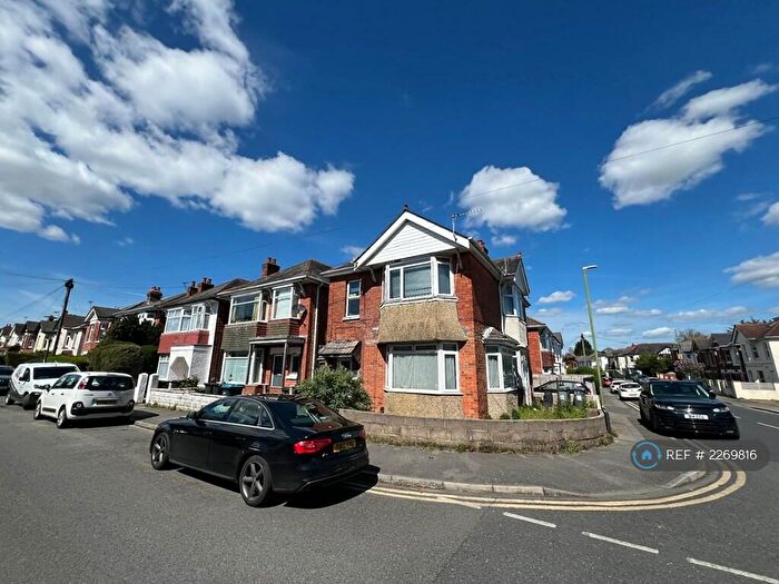 3 Bedroom Flat To Rent In Green Road, Bournemouth, BH9